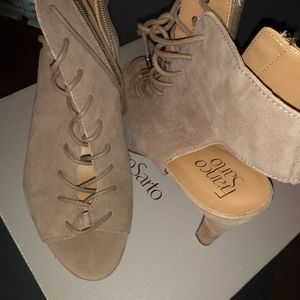 Women's shoes